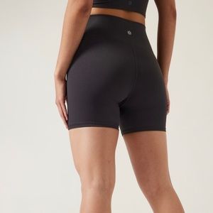 Athleta 5” Transcend Short